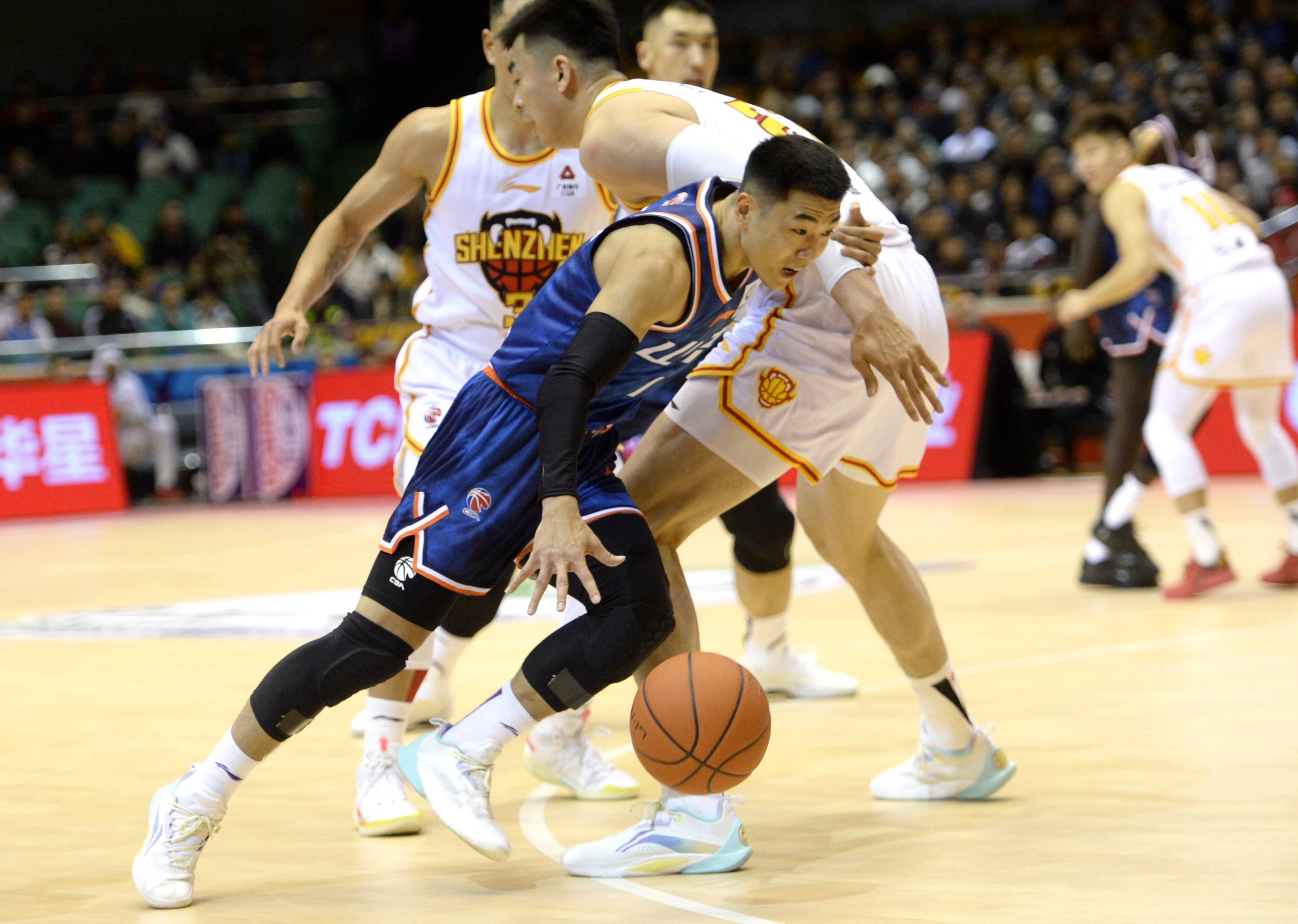 体育直播-关于加时末段CBA常规赛焦点战，深圳男篮外线爆发，引发热议，赛程密集仍需轮换的信息-体育直播
